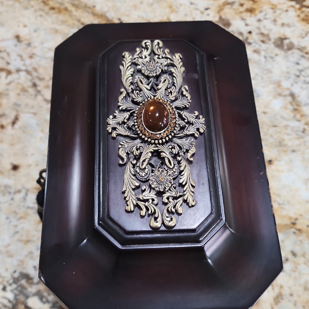 Bombay Company Vintage Ornate Wooden Jewelry Box with Black Tassel Key - Picture 8 of 15
